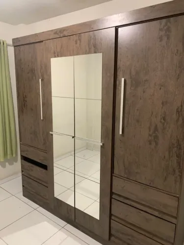 Vendo guarda-roupa pouco tempo de uso
