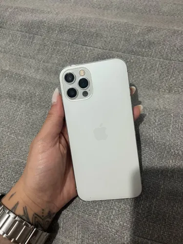 Vendo iPhone 12 pro tela precisa ser trocada