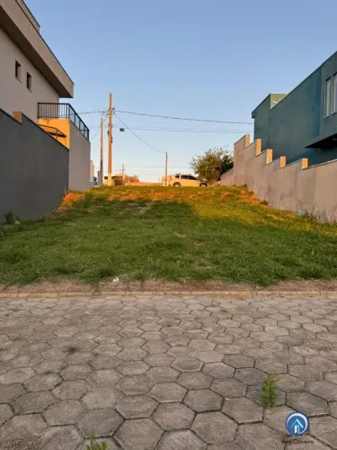 Terreno de 250m² com leve aclive no condomínio Reserva do Vale em Caçapava - SP
