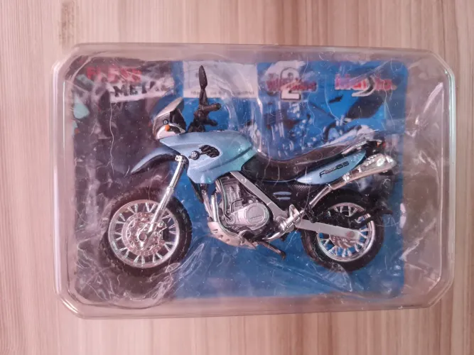 Miniatura de moto Maisto