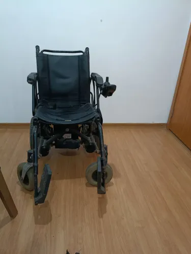Cadeira de rodas motorizada Freedom por 500 ou 400 reais no Pix!