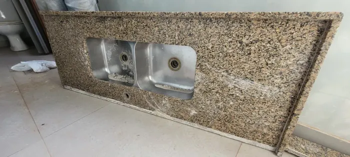 Pia de granito 2mt de comp. 150,00 pra ir embora hoje!