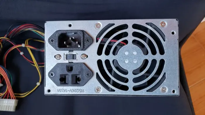 Fonte ATX WiseCase WSNG-450-P4 Funcionando