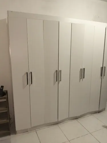 Vende se um guarda roupa de 8 portas excelente qualidade 2,18 largura