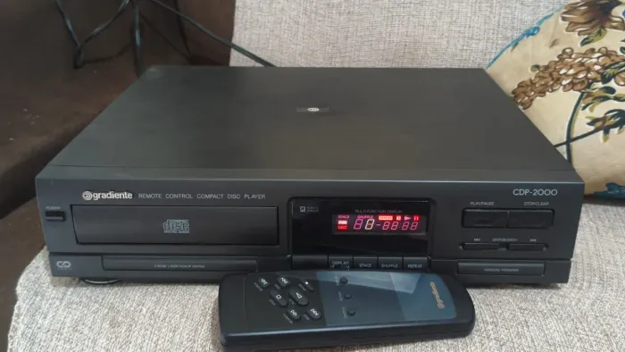 Cd player gradiente em excelente estado.