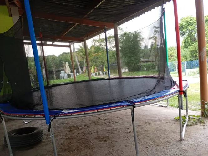 Vende se cama elástica seminovos