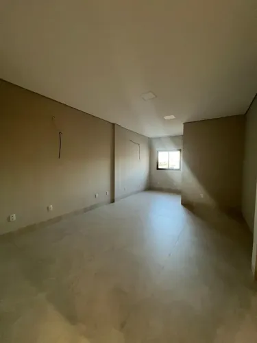 Alugo sala COMERCIAL, excelente para escritório, consultório, fica no piso superior na Qd 