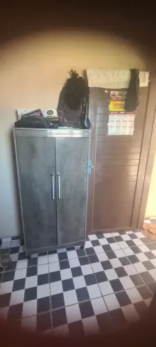 Armário de guardar roupa pequeno