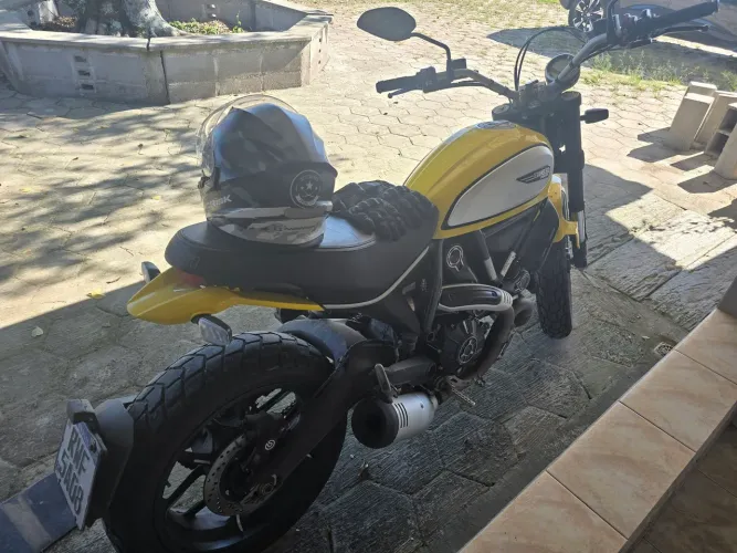 Ducati 800 scrambler