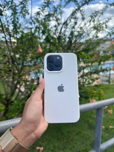 Vende iPhone 15 pro max 256gb 