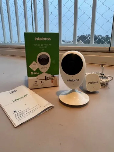 *Câmera de Segurança Wi-Fi HD Intelbras iC3*  