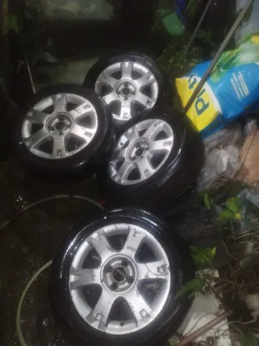 Vendo rodas de liga Levi aro 15
