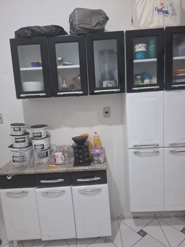 Armário de cozinha com balcão