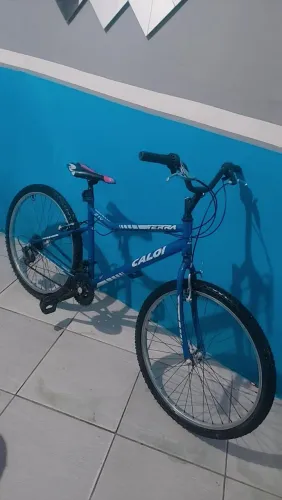 Vendo bicicleta caloi aro 26 de marcha