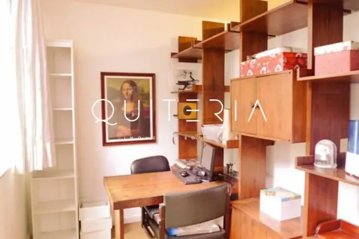Excelente Apartamento em prédio de época charmoso com vista livre em ótima localização de