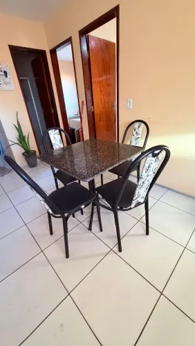 Jogo de Mesa Tampo de Granito com 4 Cadeiras - Ótimo Estado
