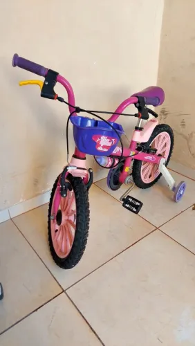 Bicicleta, carrinho, patinete, motoca e cadeirinha infantil. .