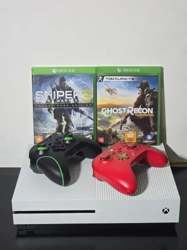 Xbox One S 1TB - 56 Jogos - 2 Controles