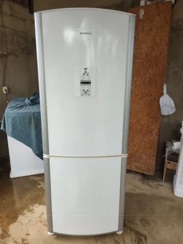 Vendo geladeira Brastemp inverse, obs, não está gelando, motor e painel está funcionando .