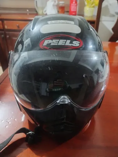Capacete pels