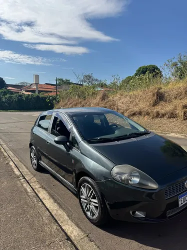 Fiat Punto Sporting Dualogic 1.8 Flex 16V 5P 2011