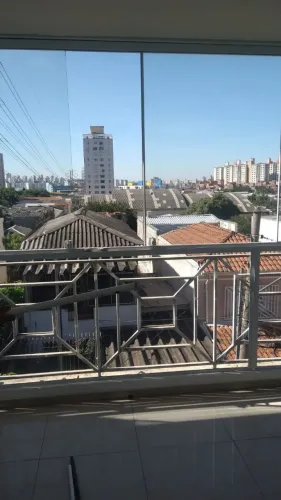 Kitnet com varanda. 1 minuto do metro sacoma andando. direto proprietário