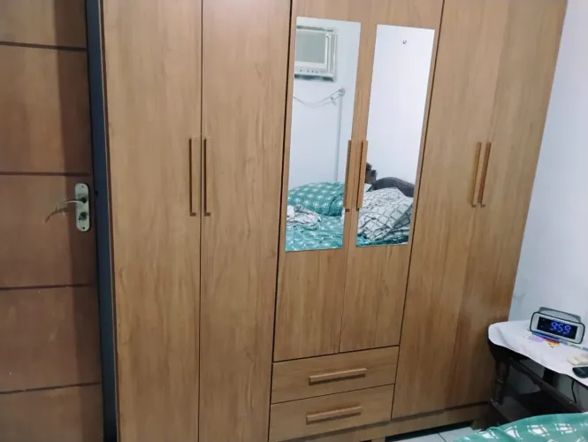 Guarda roupa, semi novo 