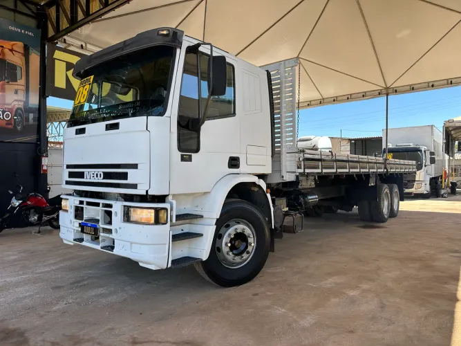 Iveco 450E32T ano:2008 carroceria de 9.5mt cabine leito