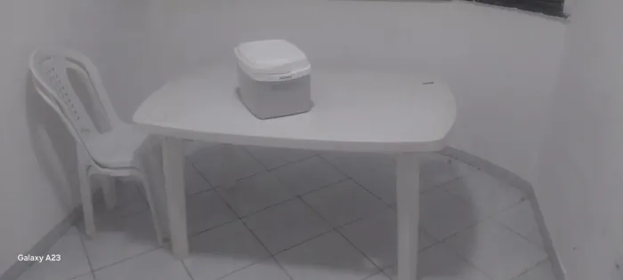 Mesa retangular plástico 4 cadeiras 