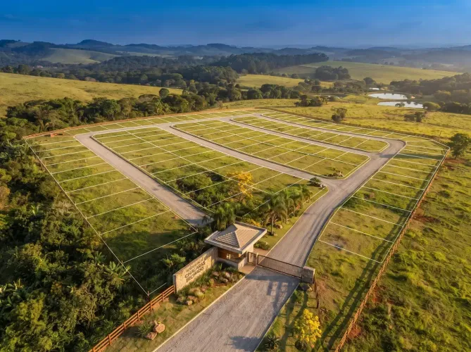 SEU ESPAÇO EM COTIA! TERRENOS DE 500m² EM RESIDENCIAL FECHADO