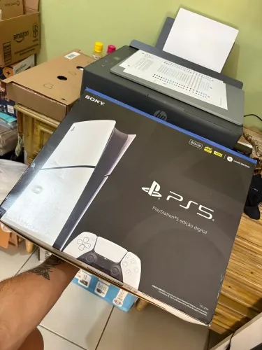 PS5 Slim digital 825gb com 1 controle