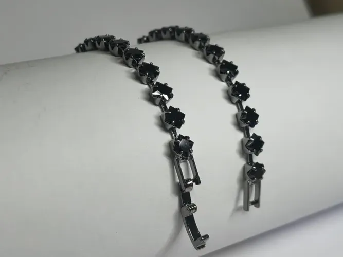 Pulseira cobre revestida em Ródio negro com zirconias geométricas negras 18,2cm
