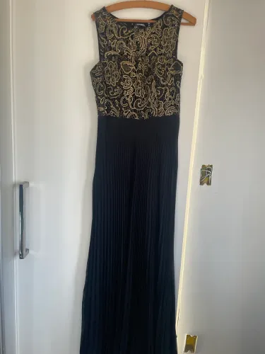 Vestido de festa. Preto com dourado