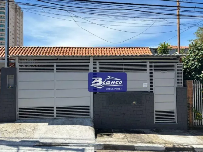Casa com 2 dormitórios 2 vagas carros pequenos ou 1 carro grande para alugar, 85 m² por R$