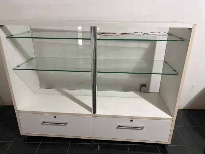 Balcão de loja com material de primeira