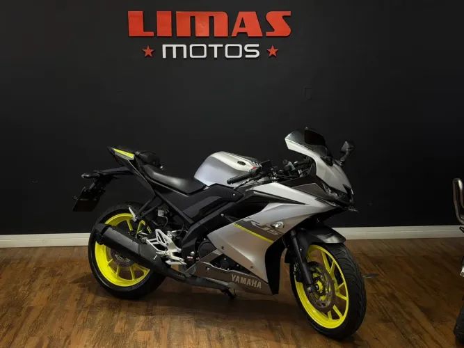 R15 150 Cinza 2024 ABS - Apenas 10.700 KM.