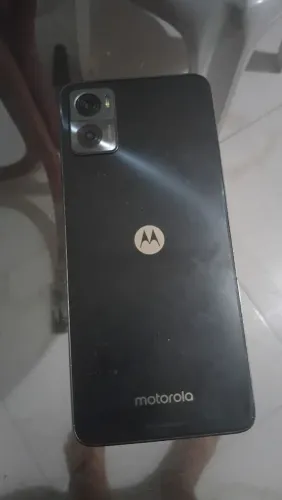 Vendo  Moto e 32 ( 64gb de memória).problema  ao carregar.esta funcionando
