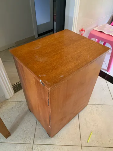 Mesa de madeira para máquina de costura 