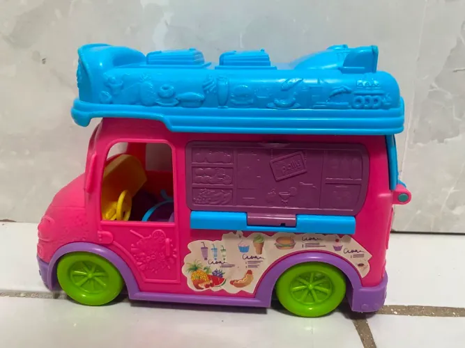Polly Pocket Smoothies Food Truck