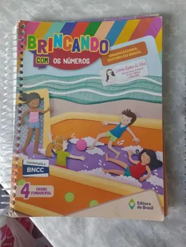 Livros 4 ano  coleção brincando  português e matemática 