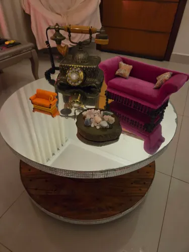 Mesa de centro de bobina madeira com espelho e rodinha