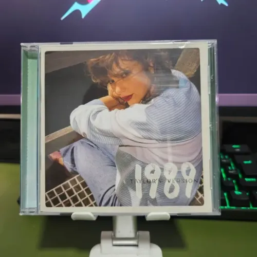 CD Taylor Swift - 1989 Aquamarine Green (Edição Chinesa com Polaroids)