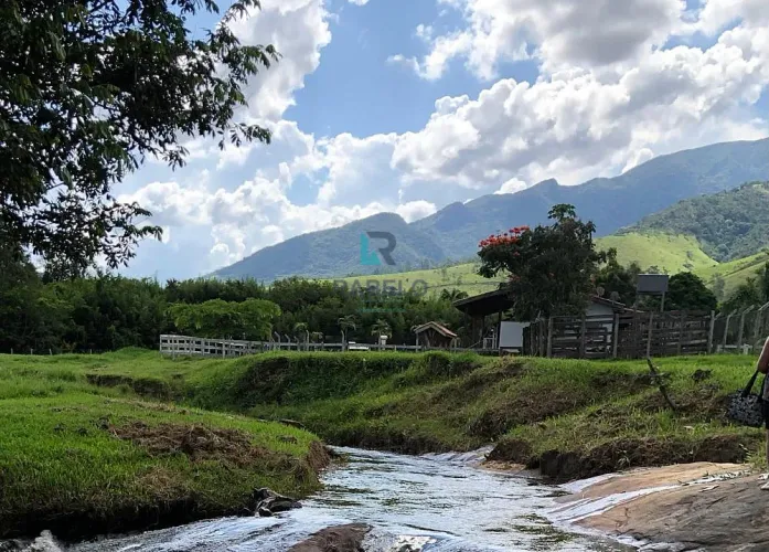 CHÁCARA COM RIBEIRÃO NOS FUNDOS À VENDA EM GUARATINGUETÁ-SP