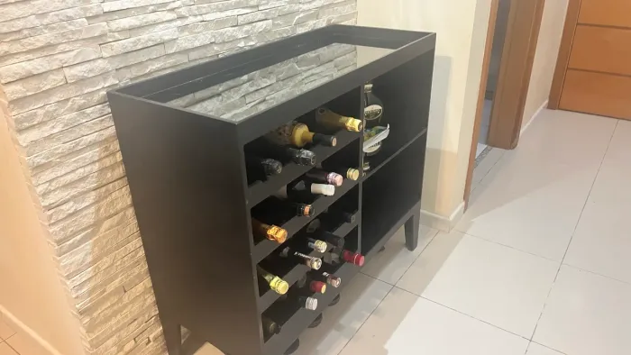 Bar / Aparador com Adega e Tampo de Vidro + Painel Decorativo (Mandala)