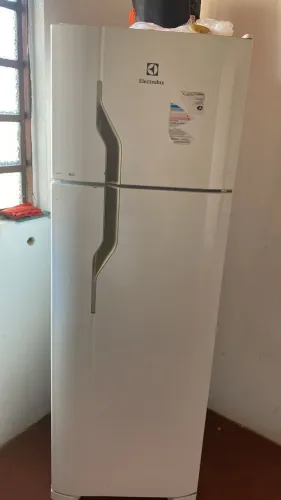 Geladeira/refrigerador Electrolux DC35A Cycle Defrost 260L (defeito no motor)