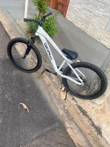 Vendo bicicleta giosbr aro26 branca por 1000$.aceito proposta de valores