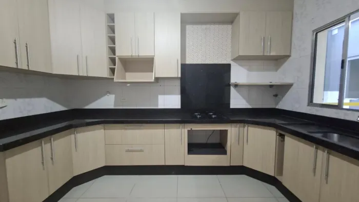 Casa á Venda no Jd. Morada do Sol em Indaiatuba, sendo 2 casas 1 no piso Superior e outra