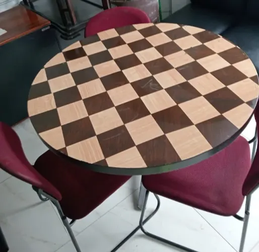 Mesa xadrez com 3 cadeiras com base de alumínio