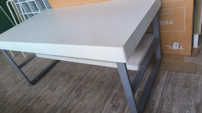 Mesa expositora para loja