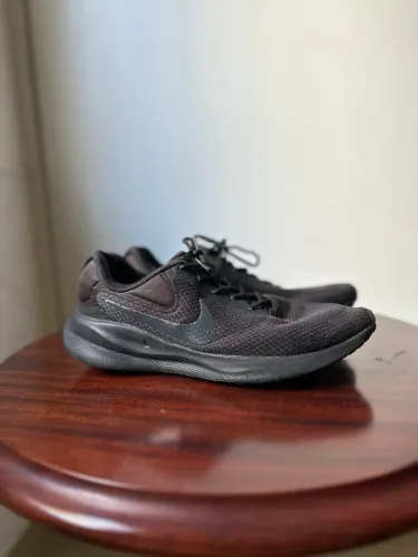 tênis nike revolution 7 masculino na cor preta